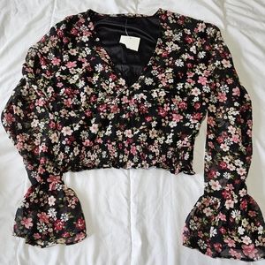NWT Floral black spring flowy crop shirt